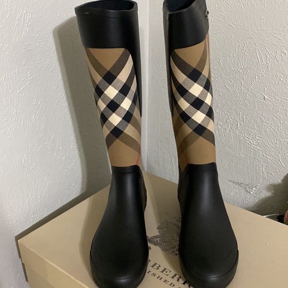 Burberry Clemence Rainboots with box size 41 - Picture 3 of 4